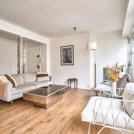 Guestready - Confortable Avec Terrasse Au 18e Paris